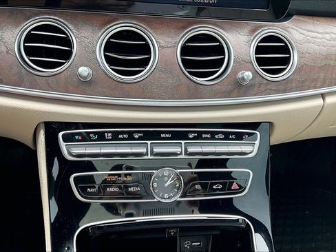 Used 2017 Mercedes-Benz E 400 4MATIC Wagon image 31