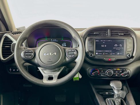 Used 2025 Kia Soul LX w/ LX Technology Package image 18