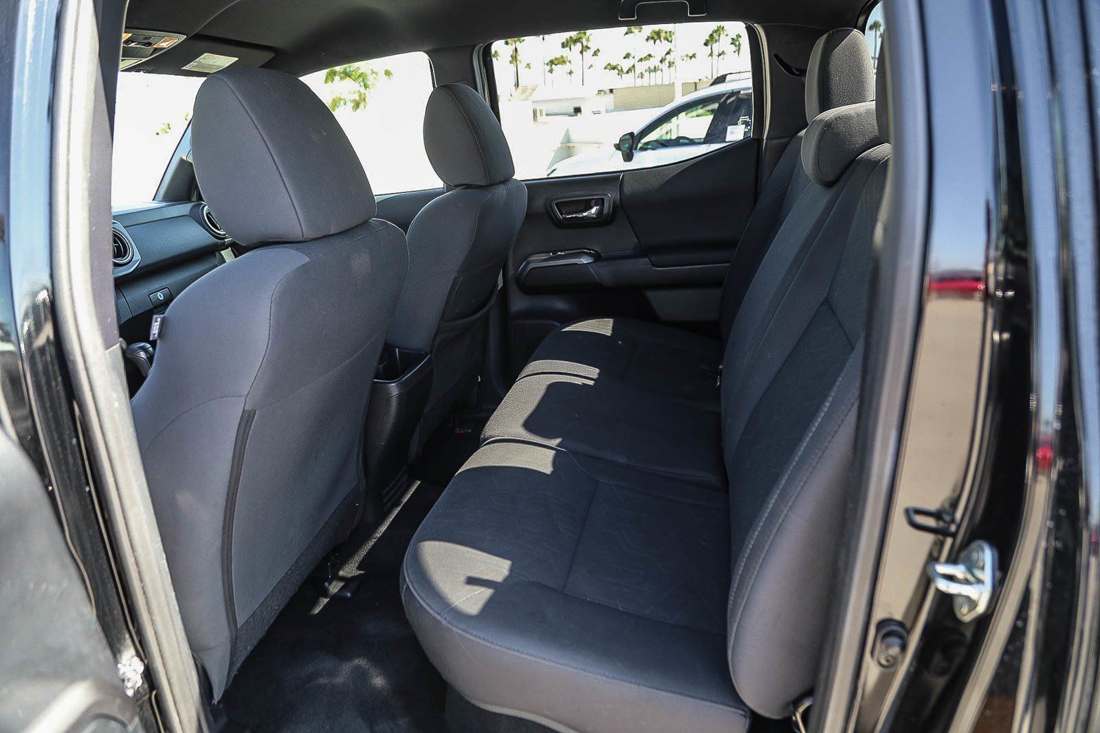 Used 2017 Toyota Tacoma TRD Sport AWD/4WD image 18