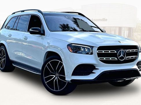 Used 2021 Mercedes-Benz GLS 580 4MATIC image 3