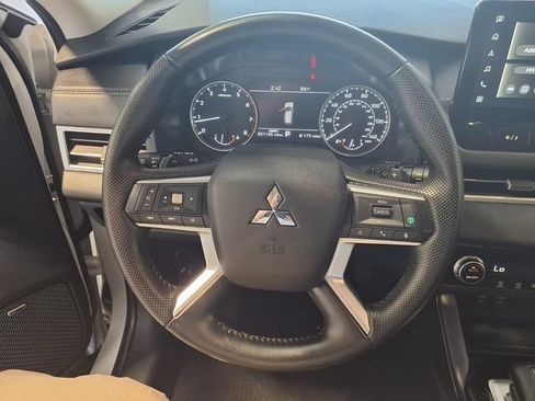 Used 2025 Mitsubishi Outlander SE AWD/4WD image 8