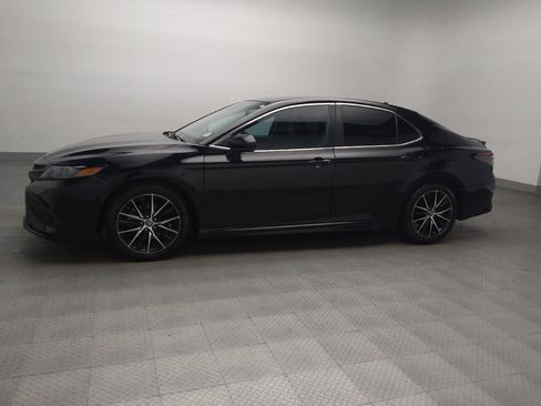 Used 2021 Toyota Camry SE FWD image 2