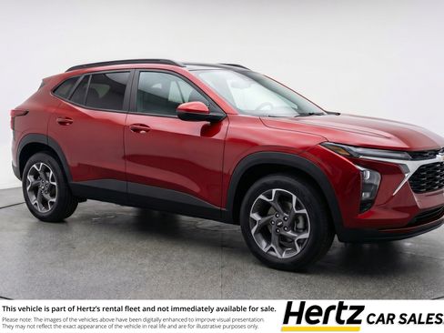 Used 2025 Chevrolet Trax LT image 1