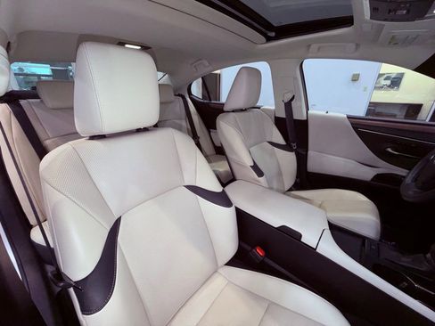 Certified 2025 Lexus ES 350 w/ Premium Package image 13