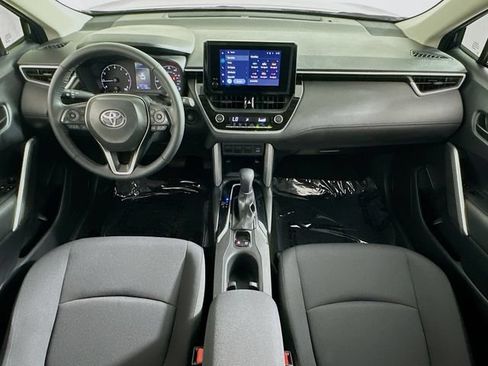 Used 2024 Toyota Corolla Cross LE FWD image 13