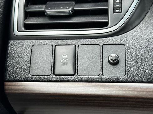 Certified 2017 Toyota Camry LE image 28