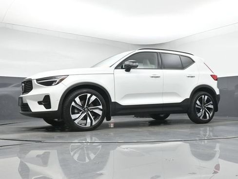 Used 2023 Volvo XC40 B5 Plus w/ Driver Assist Package AWD/4WD image 39