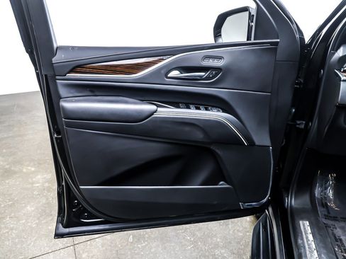 Used 2024 Cadillac Escalade ESV Luxury image 21