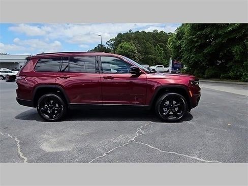 Used 2024 Jeep Grand Cherokee L Laredo image 35