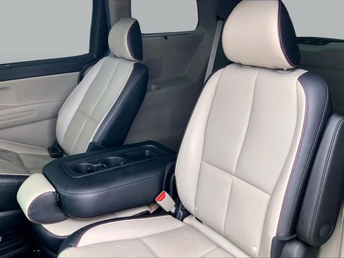 Used 2021 Kia Sedona EX FWD image 21
