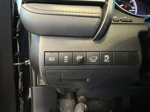 Used 2020 Toyota Camry LE w/ Convenience Package FWD image 19