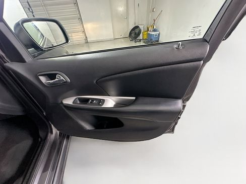 Used 2019 Dodge Journey SE image 31