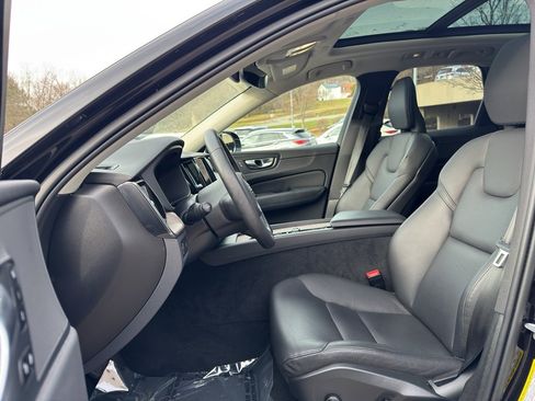 Certified 2022 Volvo XC60 B5 Momentum w/ Climate Package image 16