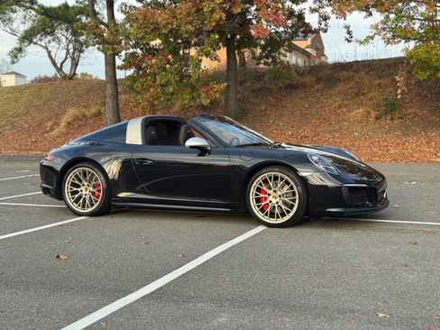 Used 2019 Porsche 911 image 16