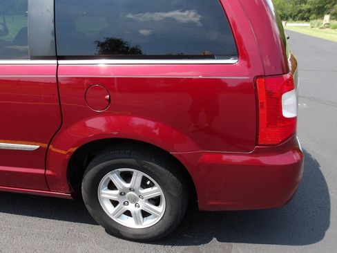 Used 2011 Chrysler Town & Country Touring FWD image 35