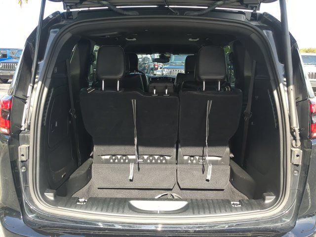 Certified 2025 Chrysler Pacifica Select FWD image 14
