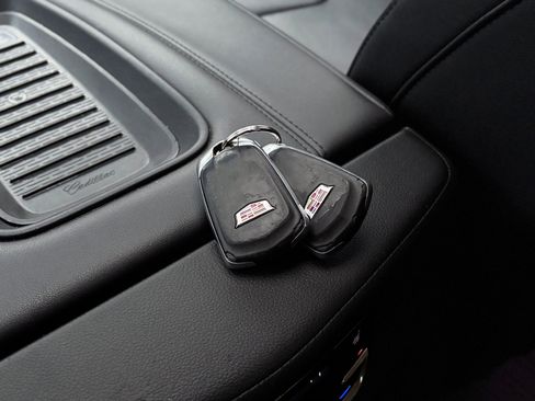 Used 2019 Cadillac Escalade Premium Luxury w/ Escalade Sport Edition image 12