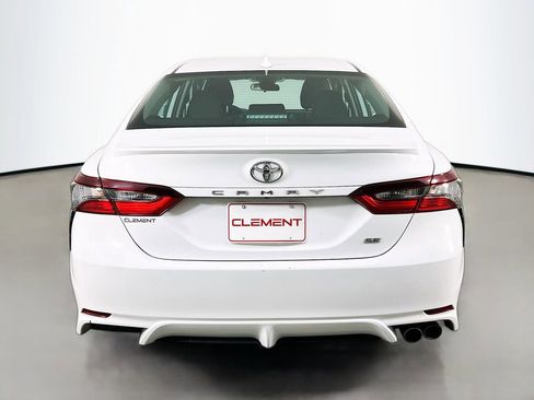 Used 2022 Toyota Camry SE FWD image 8