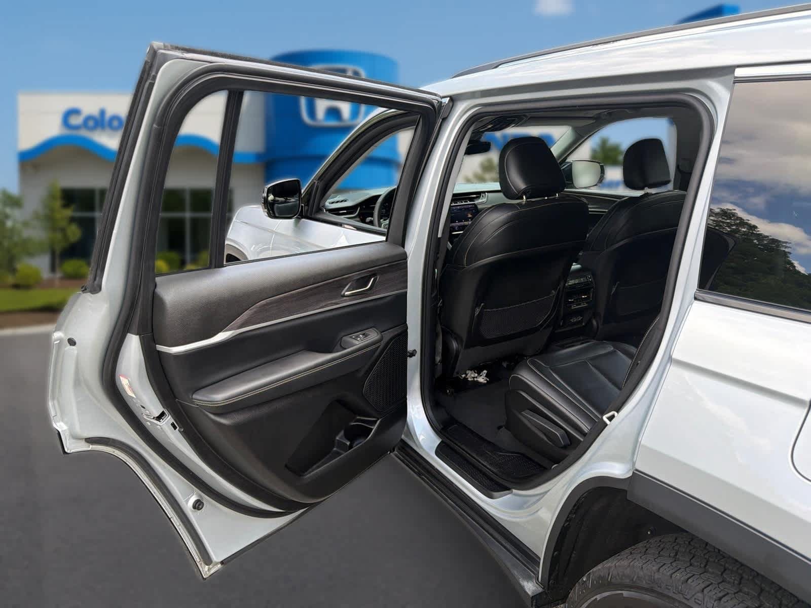 Used 2023 Jeep Grand Cherokee L Limited w/ Trailer Tow Group (B) AWD/4WD image 27