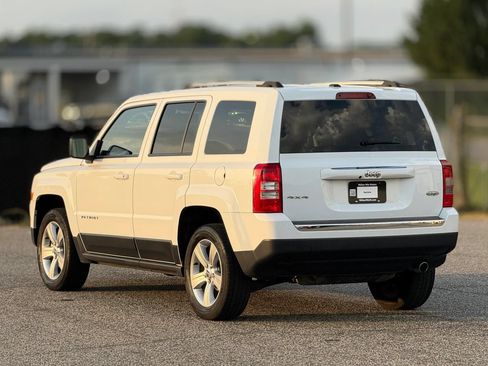 Used 2016 Jeep Patriot High Altitude AWD/4WD image 10