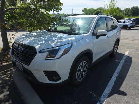 Used 2023 Subaru Forester Premium AWD/4WD image 2