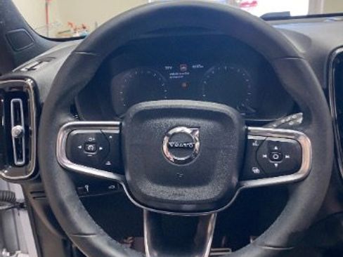 Used 2022 Volvo XC40 T5 R-Design AWD/4WD image 17