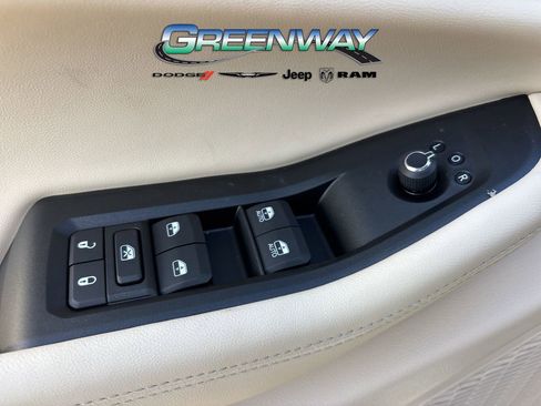 New 2025 Jeep Grand Cherokee Limited image 32