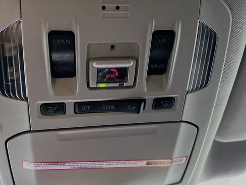 Used 2023 Toyota Highlander XLE FWD image 22