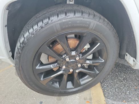 Used 2018 Jeep Grand Cherokee Altitude image 5