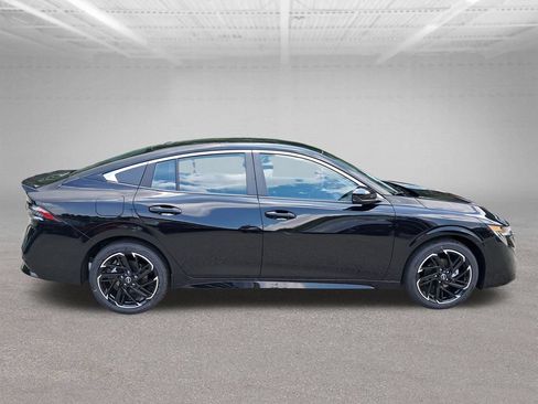 New 2026 Nissan Sentra SR w/ Floor Mat Package FWD image 7