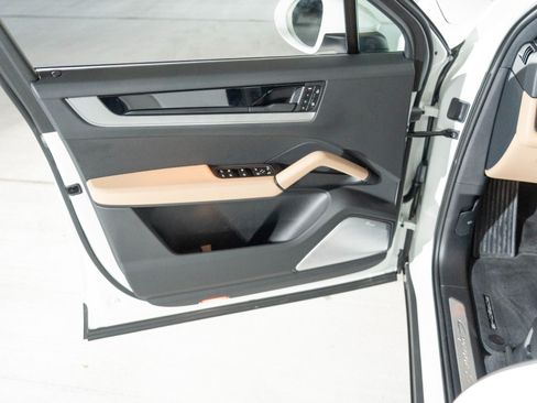 Certified 2026 Porsche Cayenne S AWD/4WD image 14