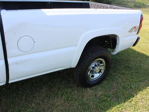 Used 2004 Chevrolet Silverado 2500 LS w/ Heavy-Duty Power Package image 9