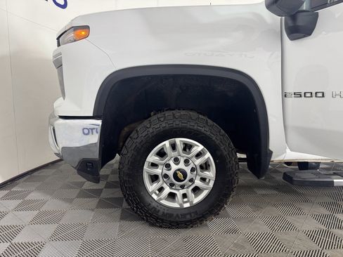 Used 2024 Chevrolet Silverado 2500 LT w/ Convenience Package image 11