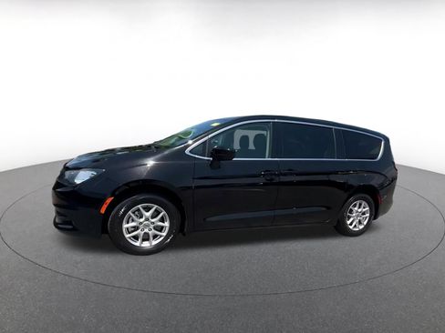 Used 2024 Chrysler Voyager LX FWD image 8