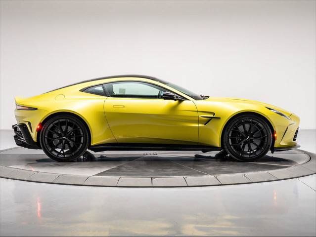 Used 2025 Aston Martin V8 Vantage Coupe RWD image 14