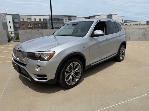Used 2017 BMW X3 xDrive28i w/ Premium Package AWD/4WD image 3