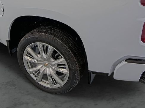 New 2026 Chevrolet Silverado 1500 High Country AWD/4WD image 9