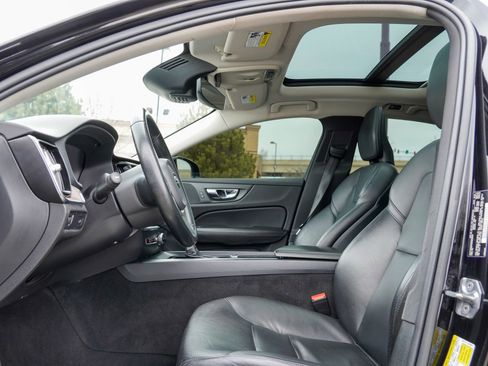 Used 2021 Volvo S60 T5 Momentum image 11