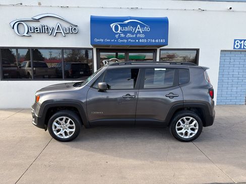 Used 2017 Jeep Renegade Latitude image 1