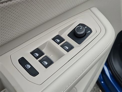 New 2025 Volkswagen Atlas SEL image 22