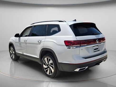 Certified 2026 Volkswagen Atlas SE w/ Panoramic Sunroof Package FWD image 8