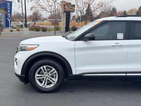 Used 2022 Ford Explorer XLT w/ Equipment Group 202A RWD image 11
