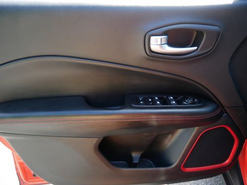 Used 2018 Jeep Compass Trailhawk w/ Leather Interior Group AWD/4WD image 30