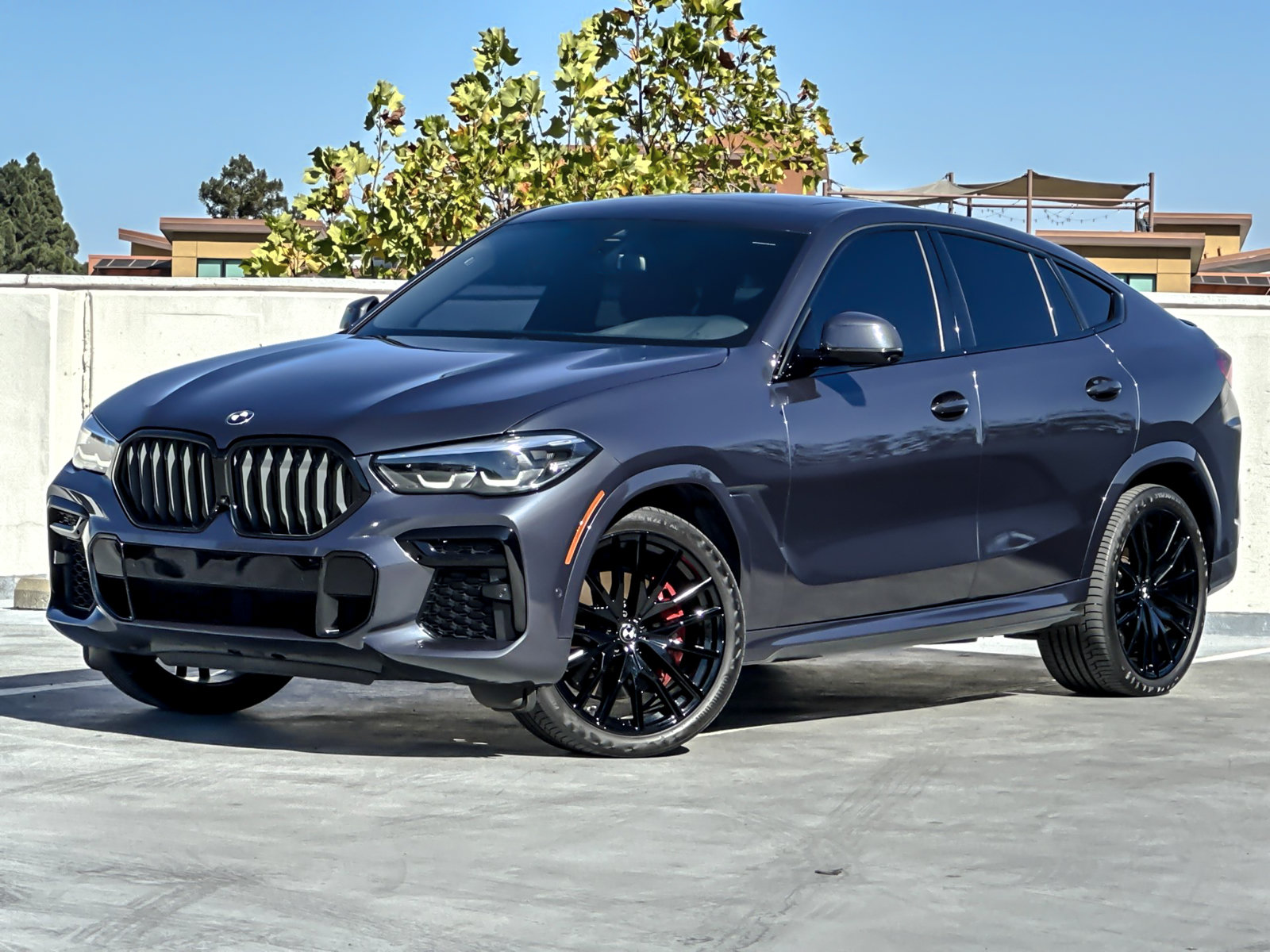 Used 2022 BMW X6 M50i w/ Premium Package AWD/4WD image 2