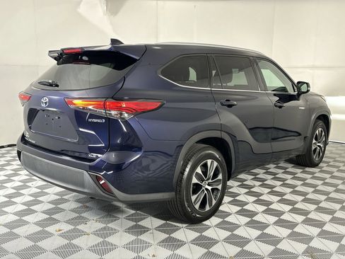 Used 2021 Toyota Highlander XLE FWD image 8