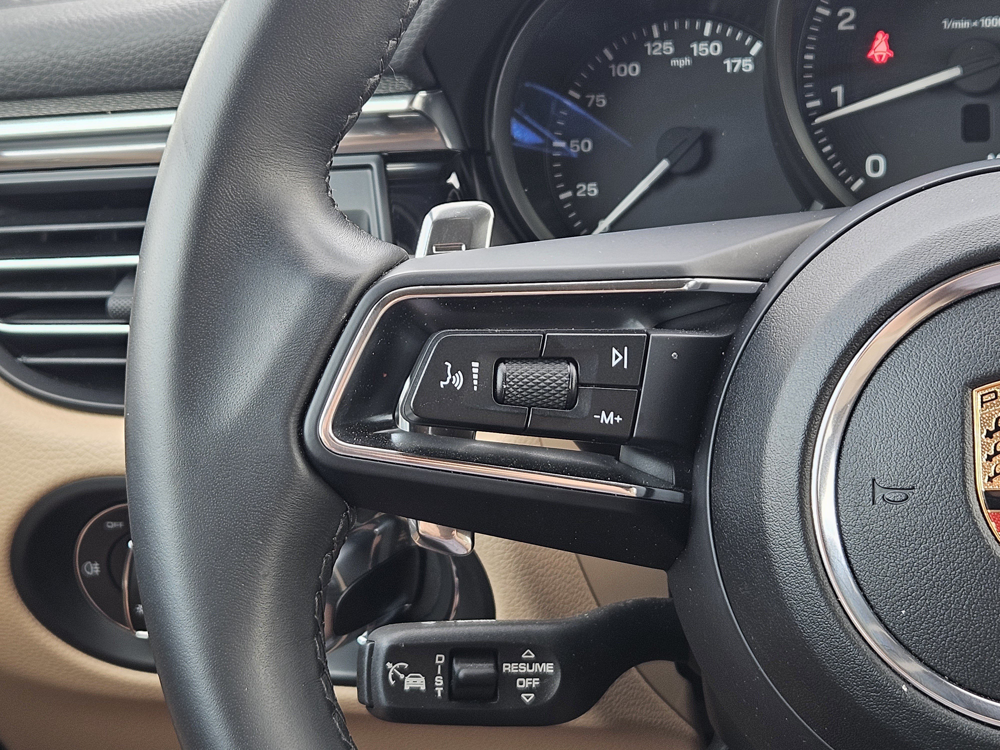 Certified 2026 Porsche Macan AWD/4WD image 26