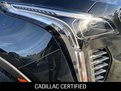 Certified 2022 Cadillac XT4 Luxury w/ Cold Weather Package image 25