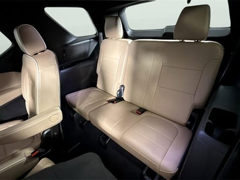 Used 2023 Chevrolet Traverse Premier image 26