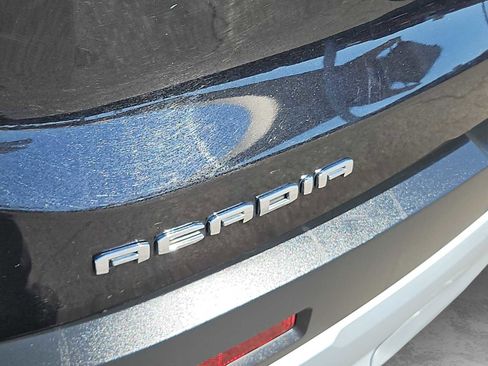 Used 2023 GMC Acadia SLT image 11