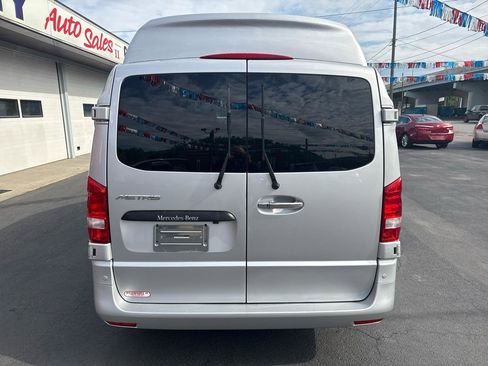 Used 2016 Mercedes-Benz Metris Passenger image 4